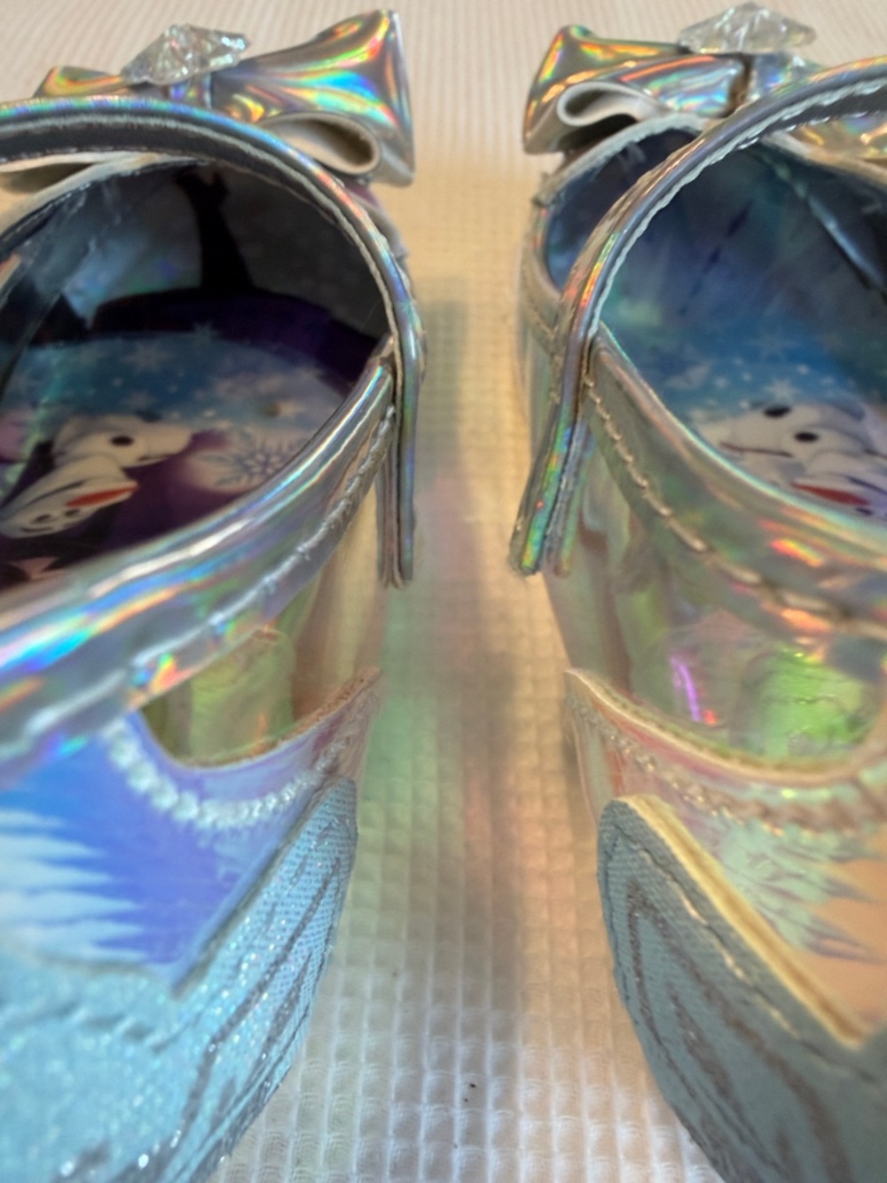 Disney Iridescent Silver Frozen Mary Jane Shoes with Bow Size 8 Kids - Picture 5 of 15